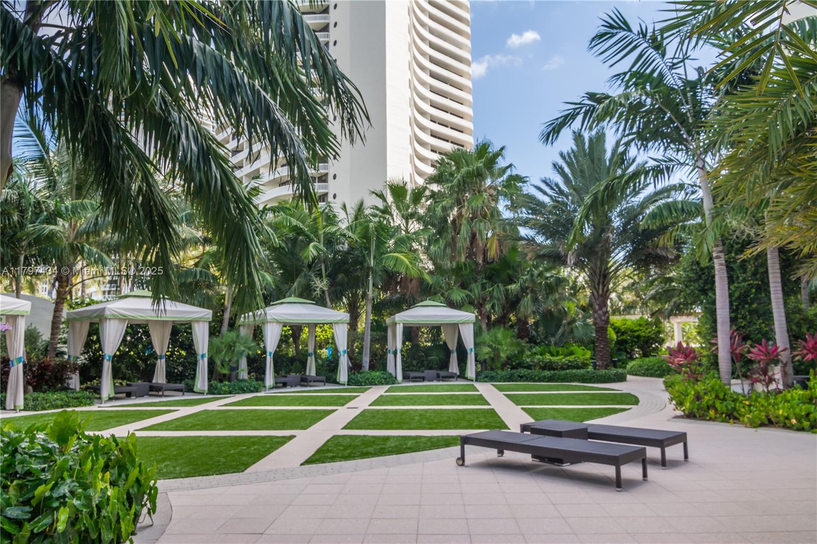 2800 ISL BLVD WILLIAMS IS - Residential