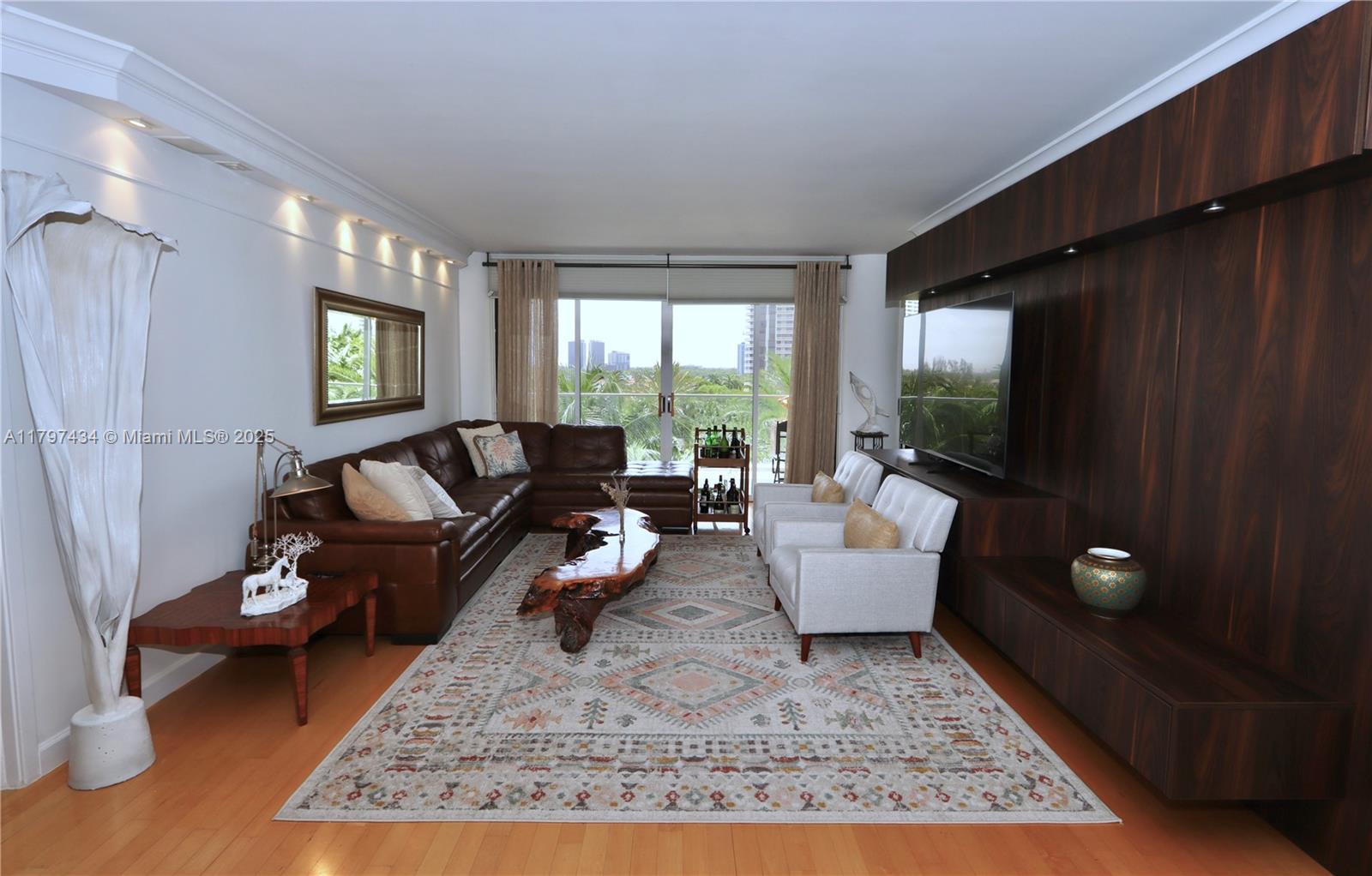 Property for Sale at 2800 Island Blvd 703, Aventura, Miami-Dade County, Florida - Bedrooms: 2 
Bathrooms: 2  - $499,000