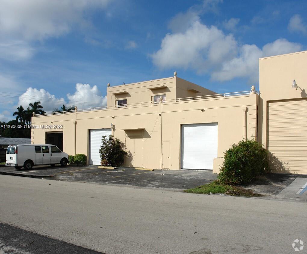 Around 3000 sqft available B-3 zoning Perfect for auto mechanic shop can fit 3 Lifts in the space. Space has 2 bays with 14 feet of clearance Zoning uses are as follows —Automotive, Boats, Watercraft and Marinas, Commercial Recreation, Food and Beverage Sales and Service, Light Manufacturing, Lodging, Public Purpose Facilities, Retail Sales, Services/Office Facilities, Wholesale Trade, Storage and Warehousing, and Accessory Uses, Buildings and Structures. For showings please text me Space is raw No A/C