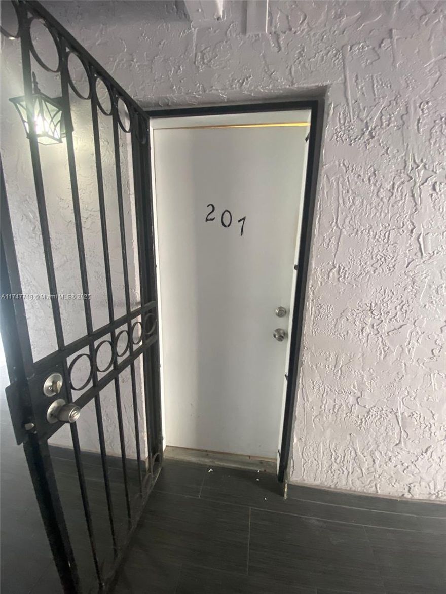 Cozy Apartment in Little Havana-Unbeatable Location! Live in the heart of Little Havana in this charming 1-bedroom, 1-bathroom apartment. Living room, dining area, full kitchen and balcony, this home offers comfort and privacy in one of Miami’s most vibrant neighborhoods. Prime location, just minutes from Brickell, Downtown, and Coral Gables. Quiet and well-maintained building. Just steps from Calle Ocho, where you’ll find iconic restaurants, Cuban cafés, and a lively cultural scene. Experience the authenticity and energy of Miami from your new home!