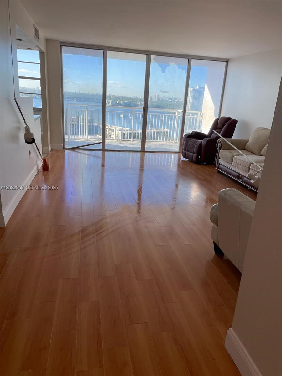 DEL PRADO MARINA - Residential