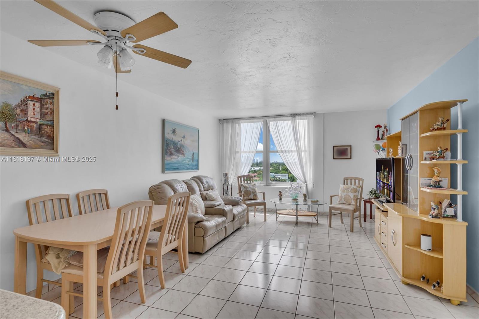 Property for Sale at 2899 Collins Ave 946, Miami Beach, Miami-Dade County, Florida - Bedrooms: 1 
Bathrooms: 1  - $339,000