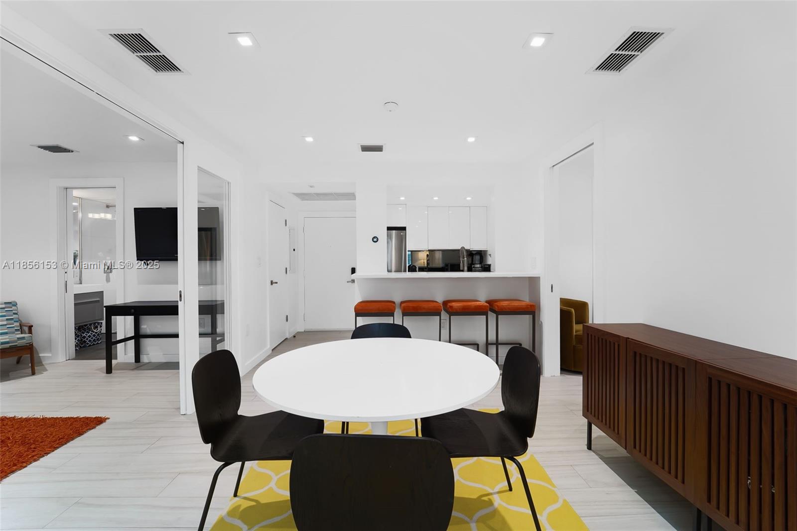 THE DRAKE CONDO - Residential Lease