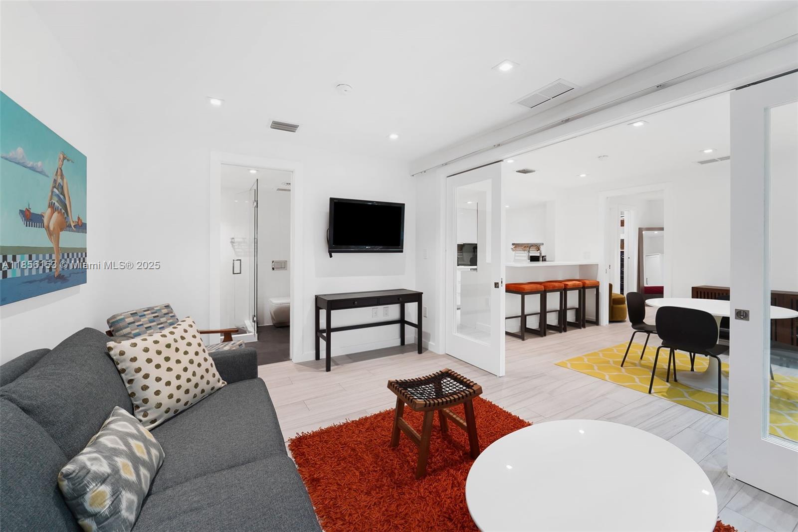 THE DRAKE CONDO - Residential Lease