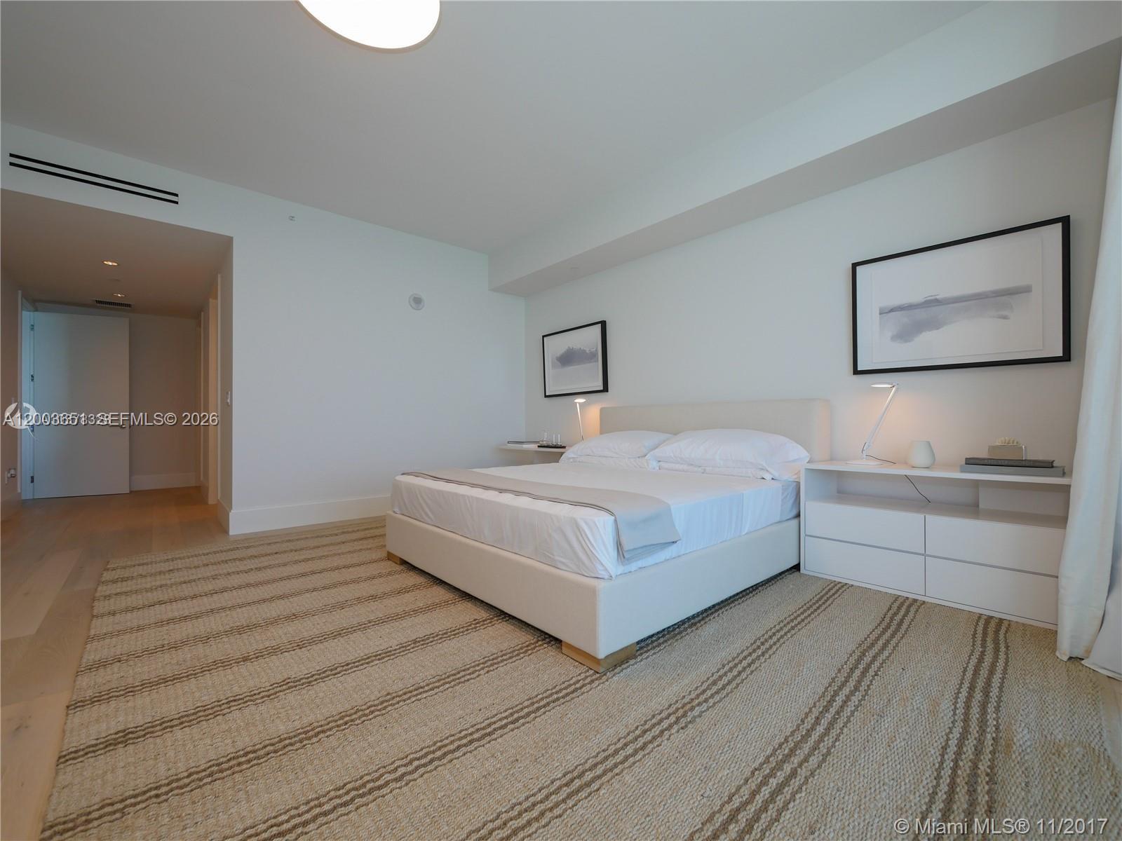 10201 Collins Ave 2006