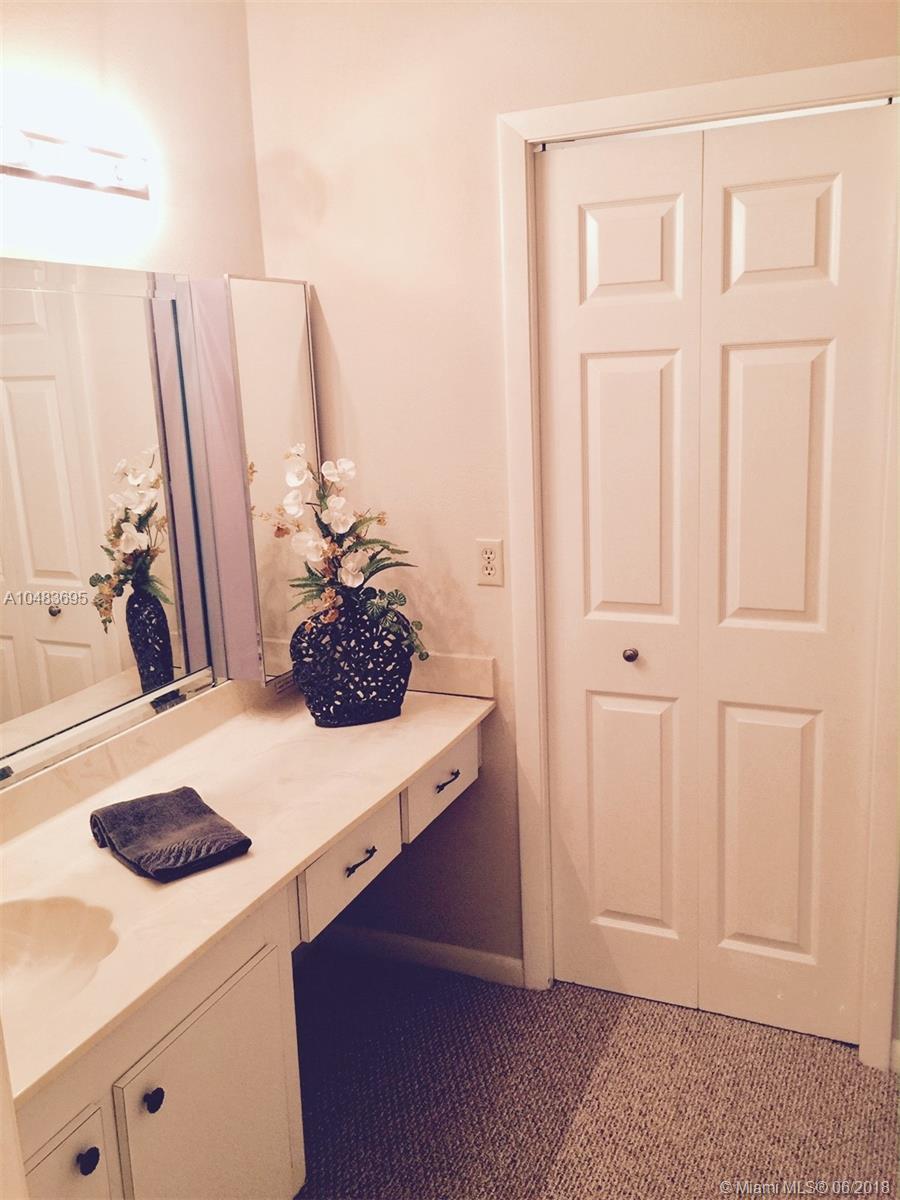 RACQUET CLUB APTS - Residential