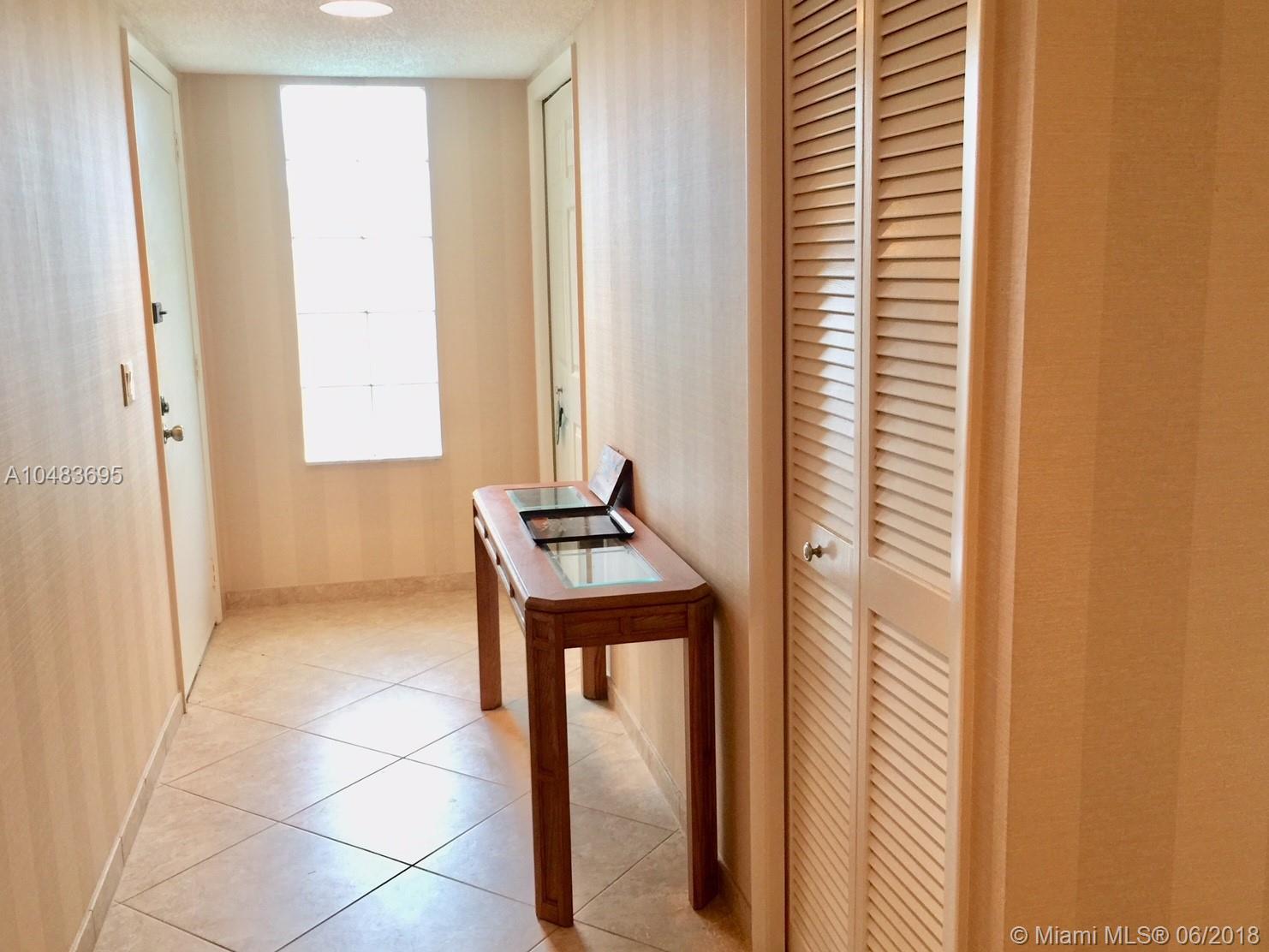 RACQUET CLUB APTS - Residential