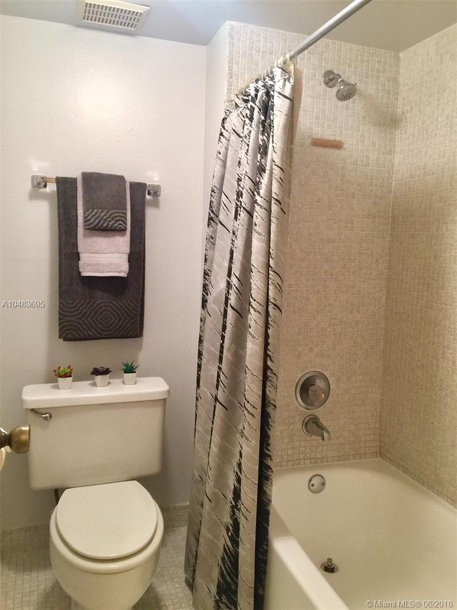 RACQUET CLUB APTS - Residential