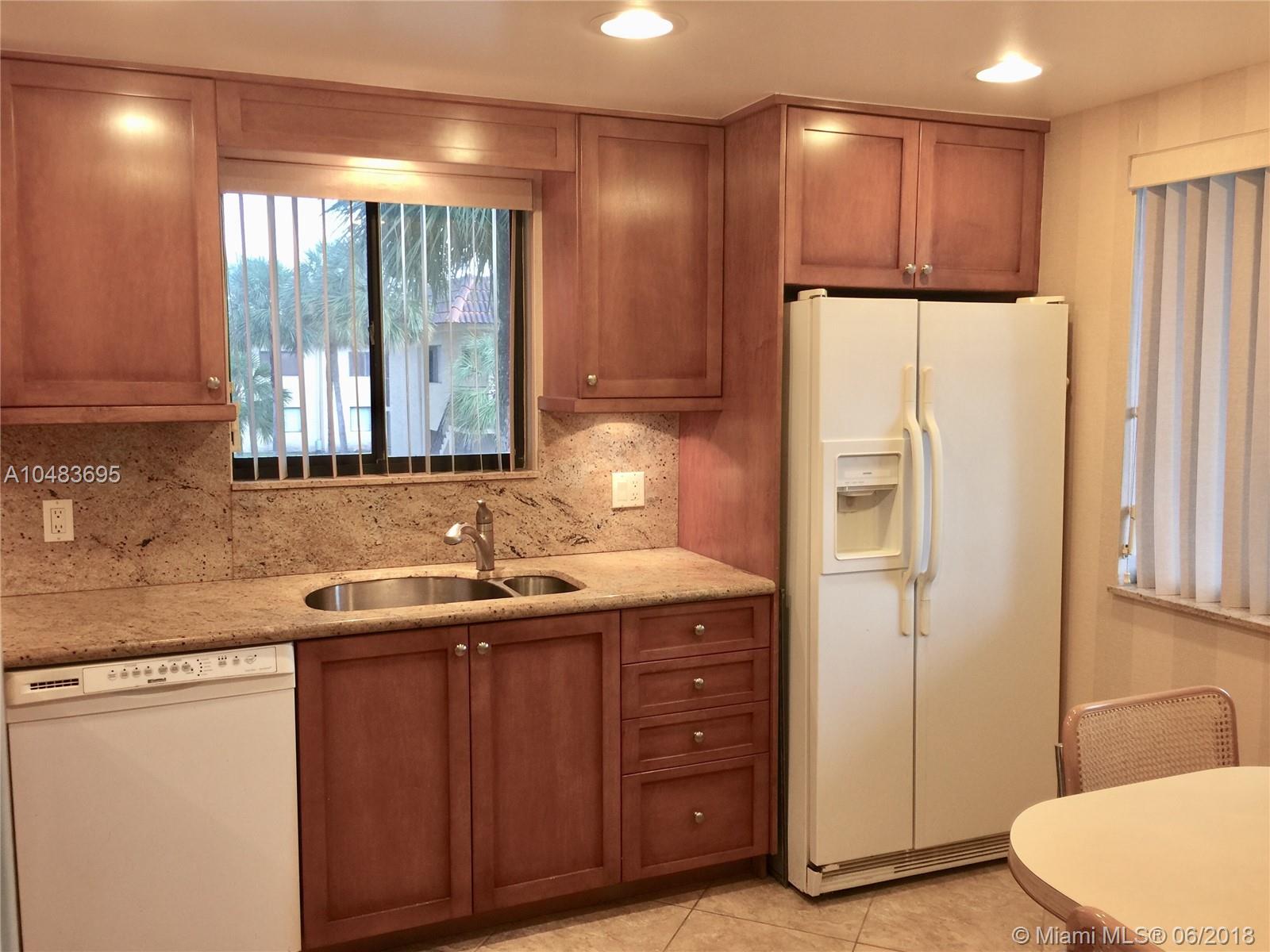 RACQUET CLUB APTS - Residential