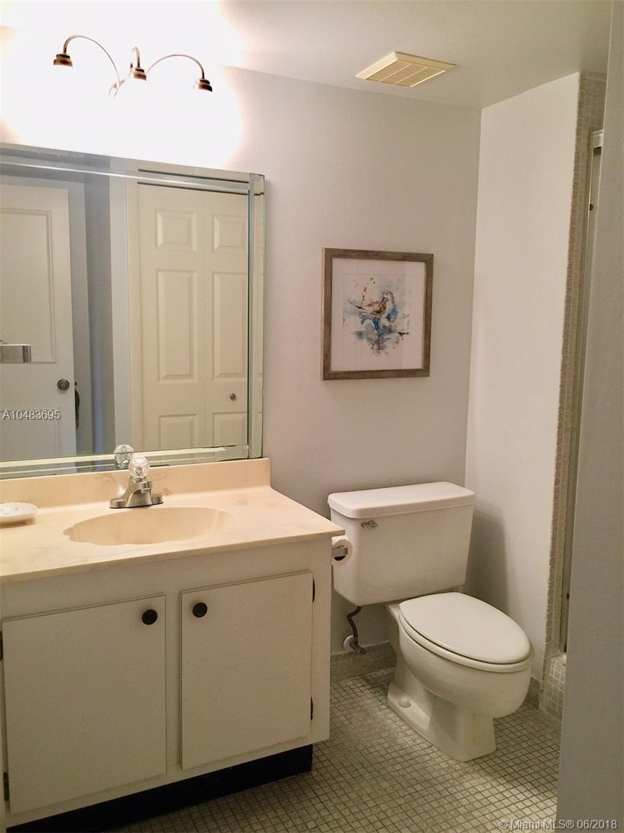 RACQUET CLUB APTS - Residential