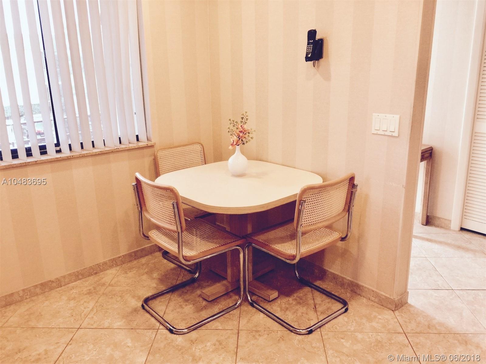 RACQUET CLUB APTS - Residential