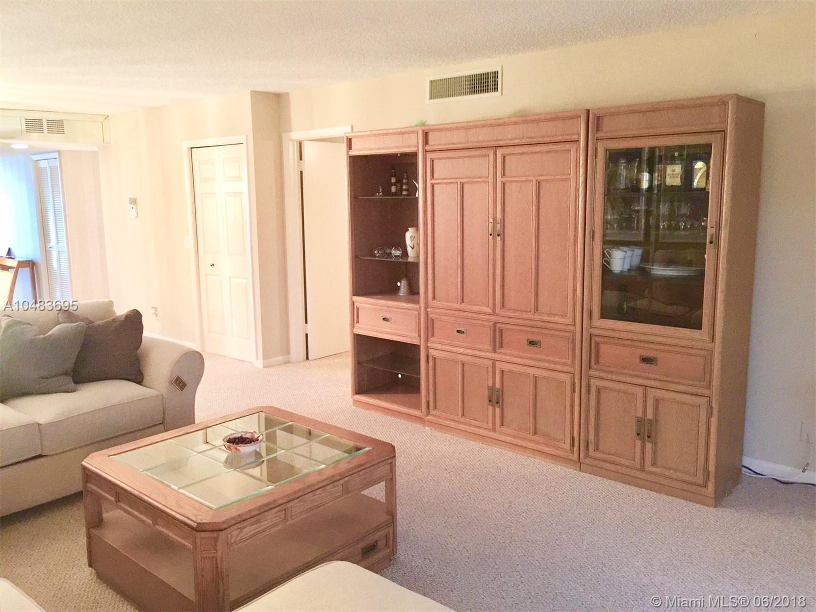 RACQUET CLUB APTS - Residential