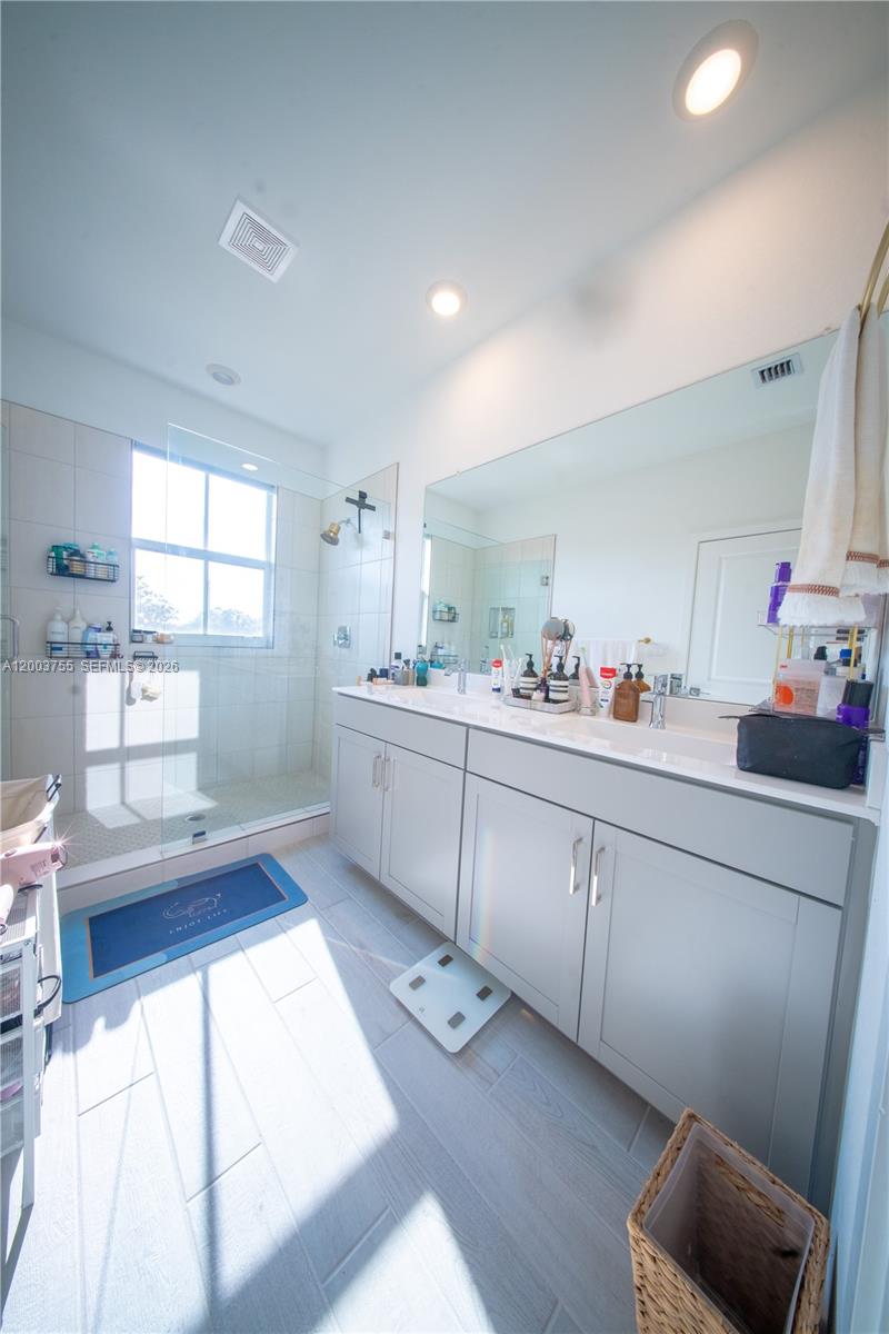 MERRICK SQUARE - Residential