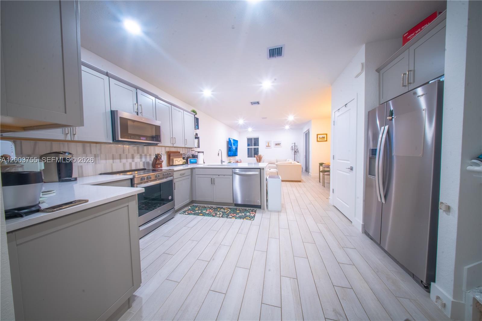 MERRICK SQUARE - Residential