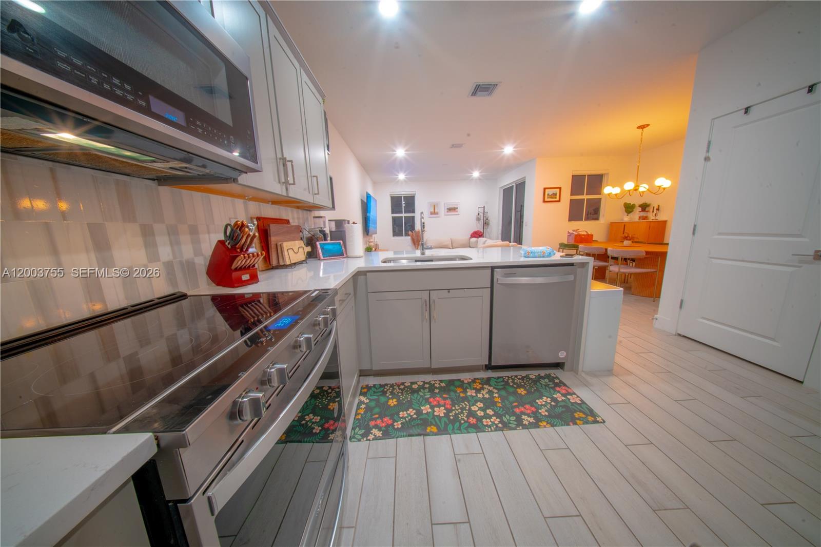 MERRICK SQUARE - Residential