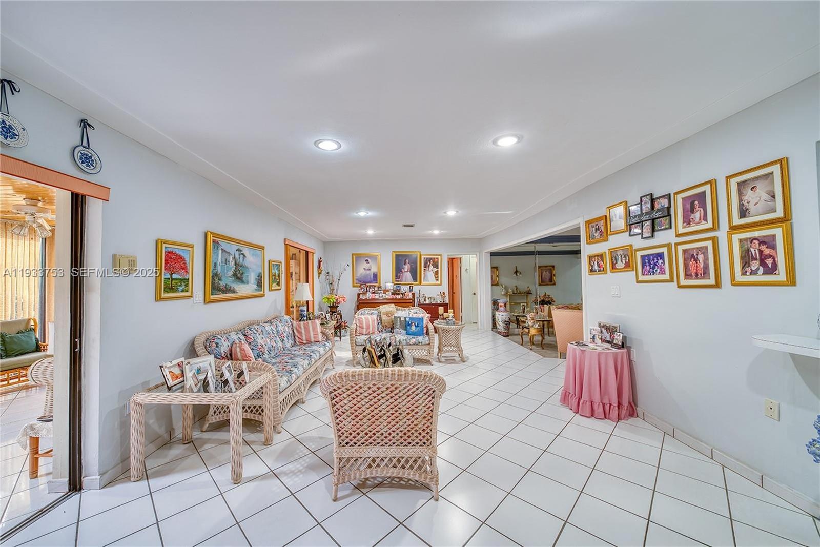 INTAG GARDENS - Residential