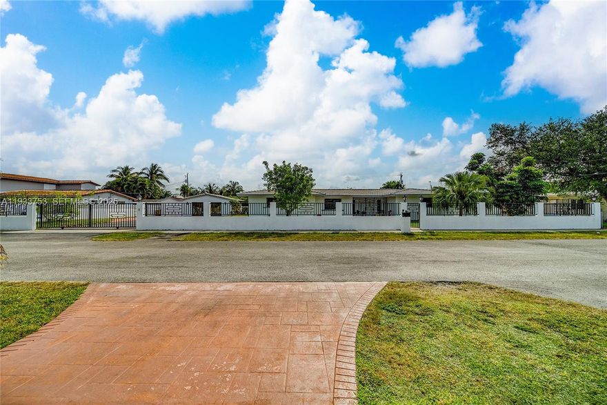 GREAT OPPURTUNITY TO OWN VERY LARGE HOME, THIS PROPERTY FEAUTURES 4BEROOMS AND 3 BATHS IN SINGLE FAMILY HOME WITH OVER 3200 SQ FT OF LIVING AREA THE REAR DETACHED BUILDINGS FEATURE ADDITIONAL 2 ROOM GUEST/INLAW QUARTER PLUS GUEST/OFFICE ROOM' IT IS A 15K SQ FT DOUBLE LOT.  PROPERTY FEATURES TILE FLOORS THROUGHOUT, LARGE EAT-IN KITCHEN WITH STAINLESS STEEL APPLIANCES, VERY SPACIOUS LIVING AREAS, SPLIT BEDROOM PLAN, HUGE FLORIDA ROOM, OUTSIDE INCLUDES ELECTRIC GATES AND CEMENT WALL, THIS HOME IS IN A RATED SCHOOL ZONE WITH PRIVATE SCHOOLS COLOMBUS AND ST BRENDAN NEARBY. LOCATION, LOCATION, LOCATION.