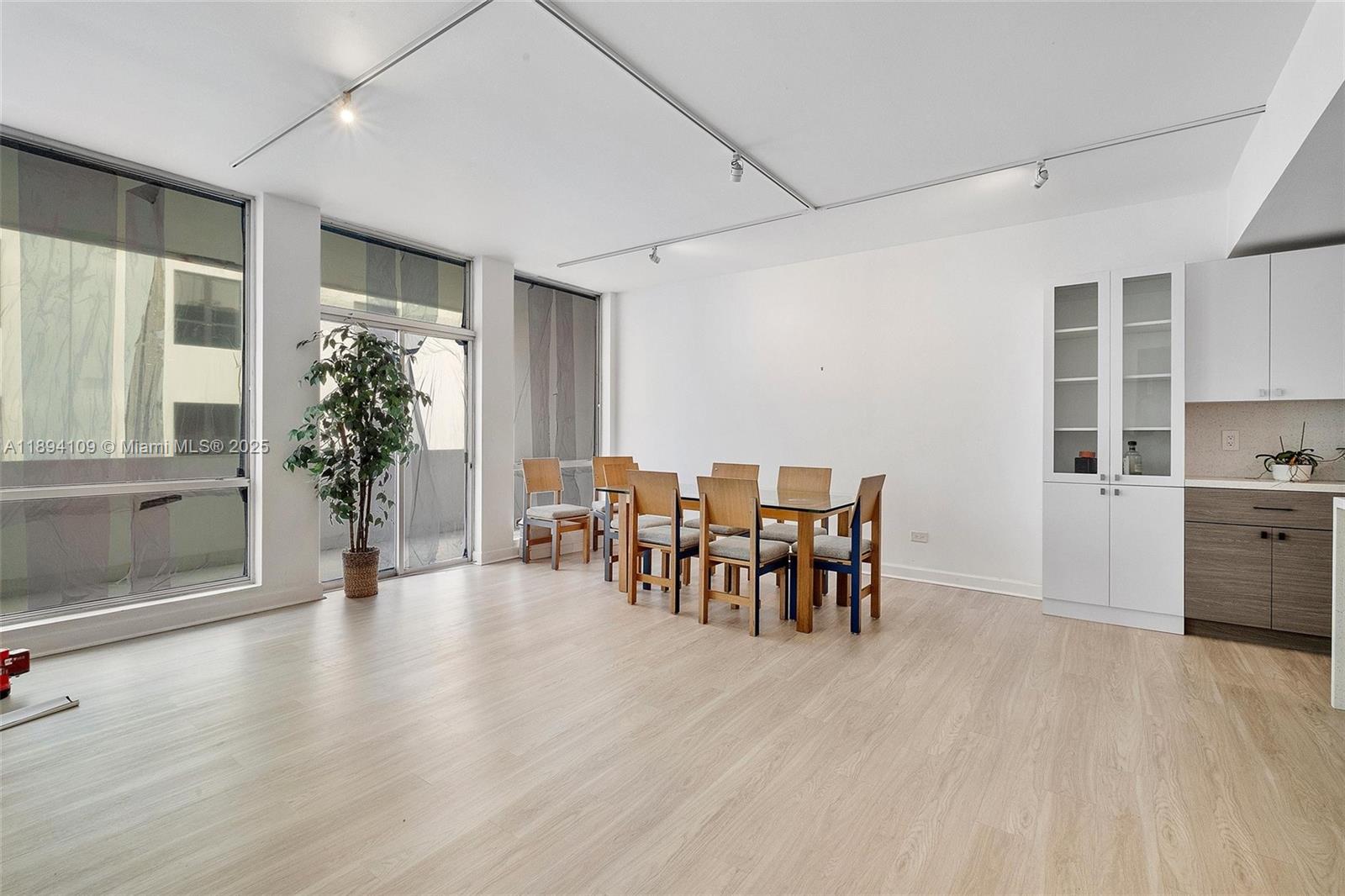 View photos, virtual tours, details... 700 Biltmore Way 402