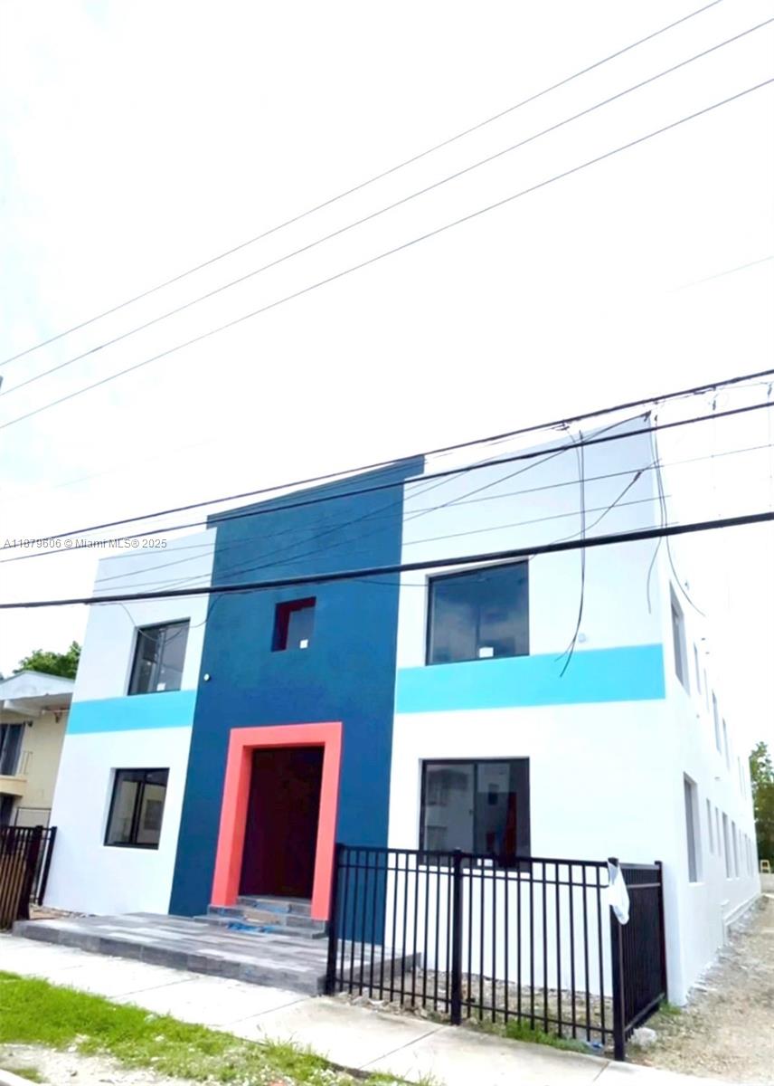Cozy brand new building, just minutes from Brickell and Downtown. Amazing location with out the price of brickell!
(washer & dryer in unit) $2400 with no parking, $2500 w 1 Parking. Water & trash included. Short term available with price change.