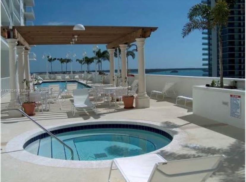 1200 Brickell Bay Dr 3318