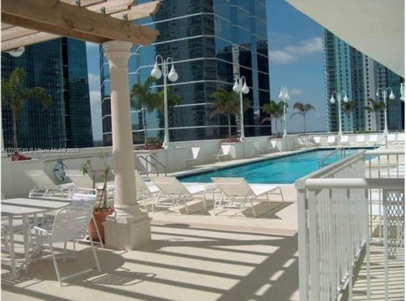 1200 Brickell Bay Dr 3318