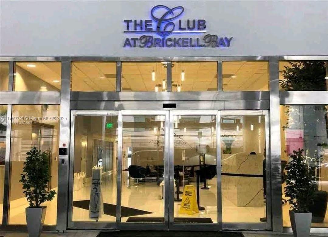 THE CLUB AT BRICKELL BAY - Residential
