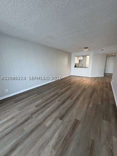 116 Lake Emerald Dr 202