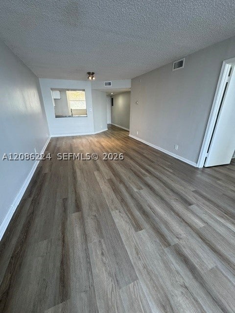 116 Lake Emerald Dr 202