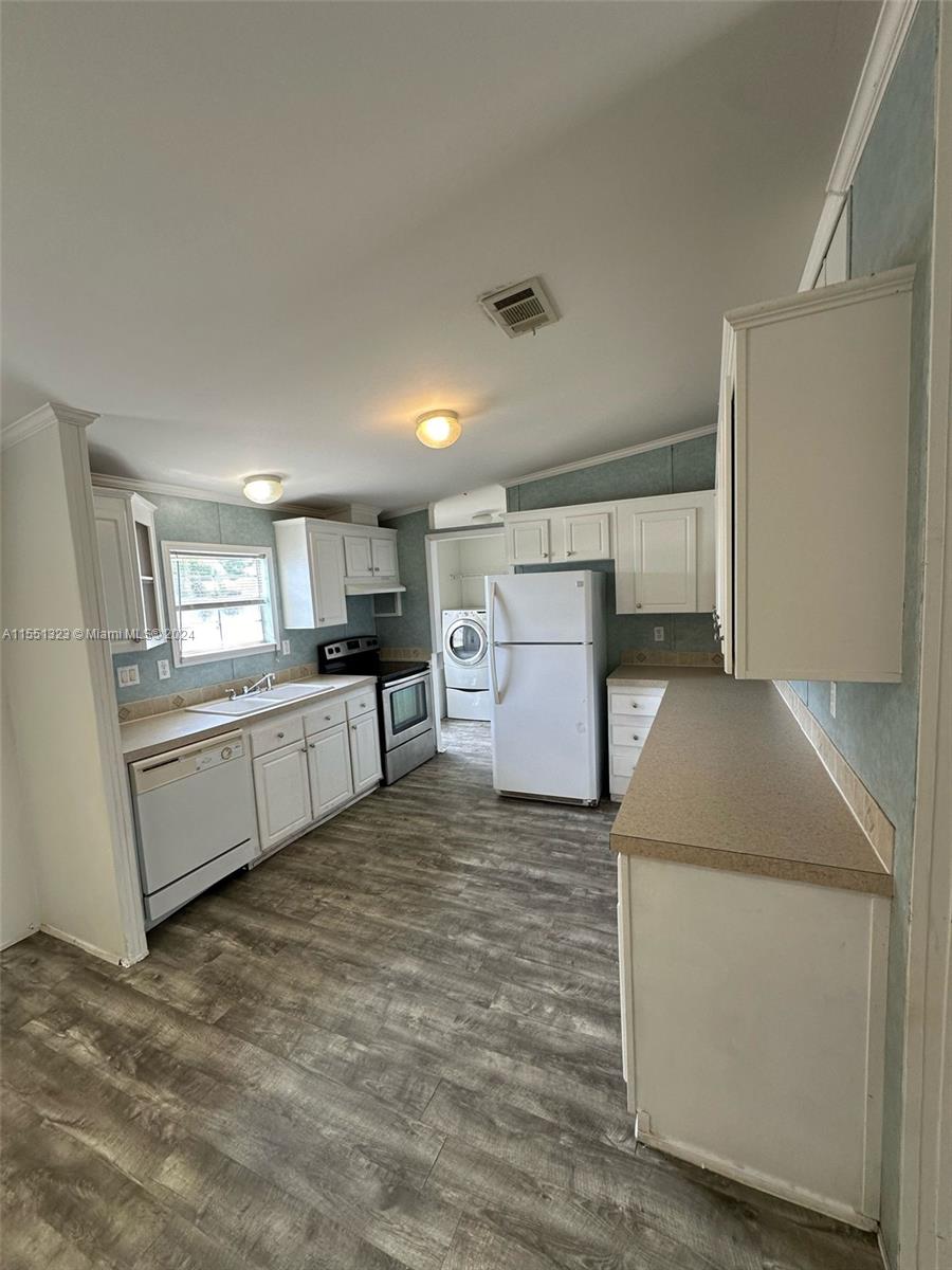 WATERGATE MOBILE HOME EST - Residential Lease