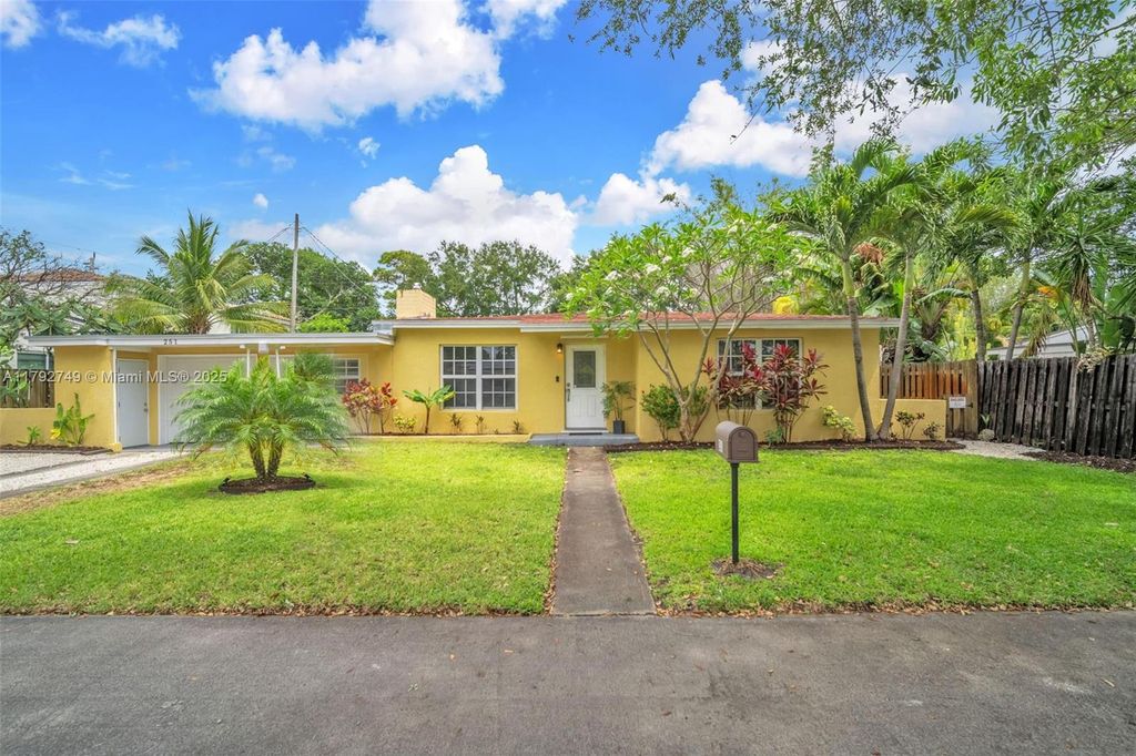 Photo of 251 SW 23rd St, Fort Lauderdale, FL 33315 (MLS # A11792749)