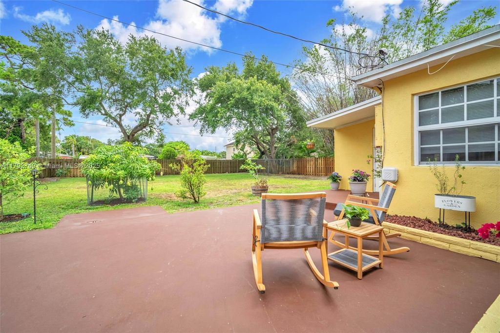 Photo of 251 SW 23rd St, Fort Lauderdale, FL 33315 (MLS # A11792749)