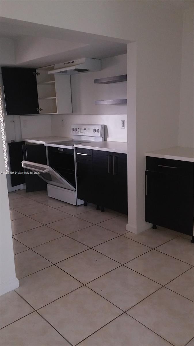 SUTTON HOUSE CONDO - Residential