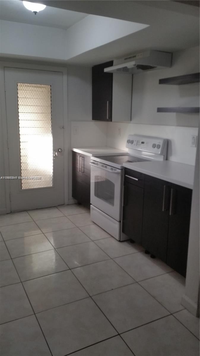 SUTTON HOUSE CONDO - Residential