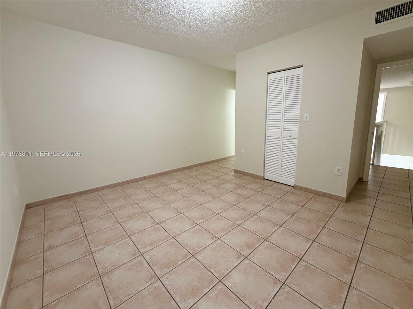 THE OAKVIEW CONDO NO 5 - Residential Lease