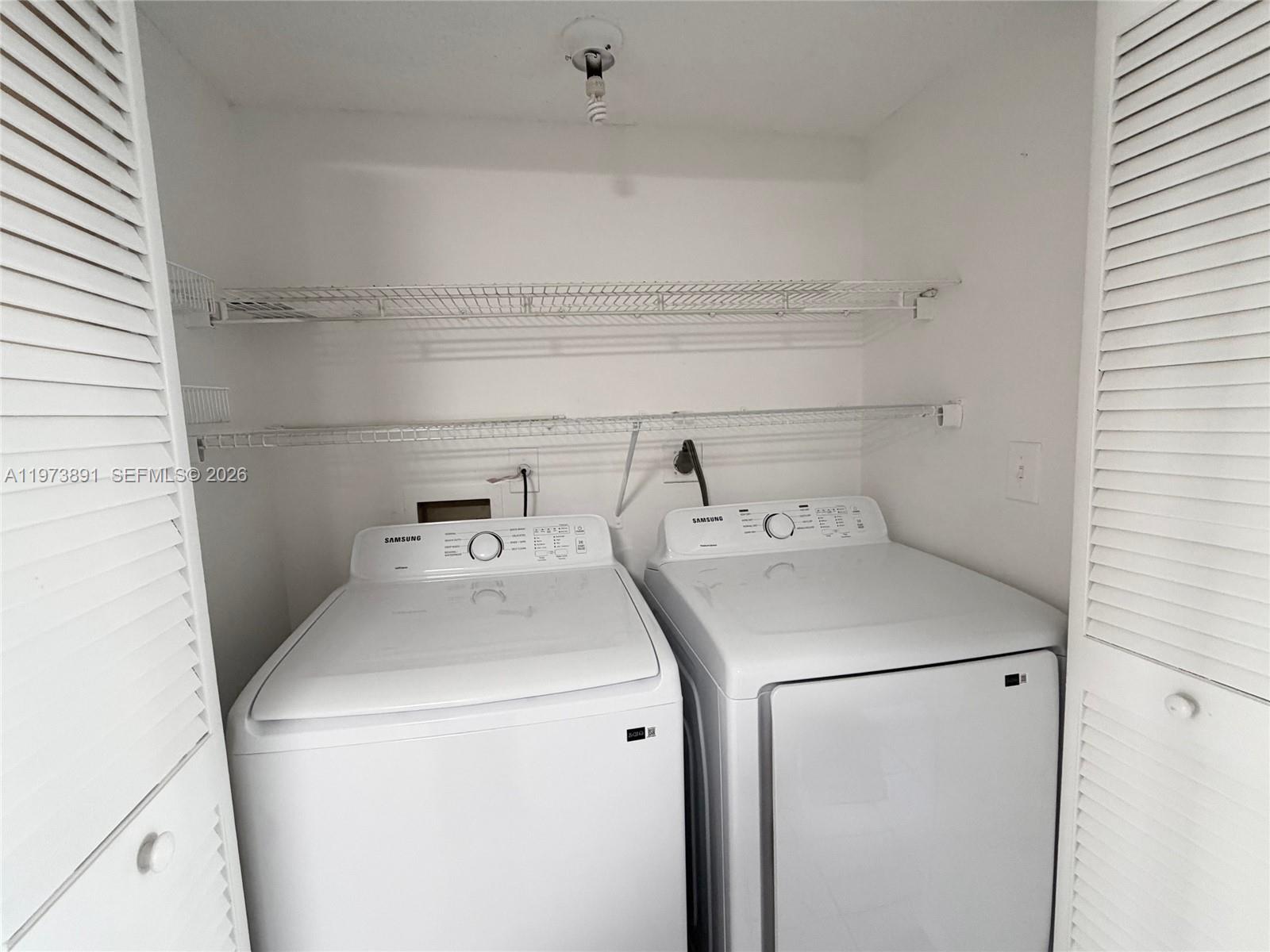 THE OAKVIEW CONDO NO 5 - Residential Lease