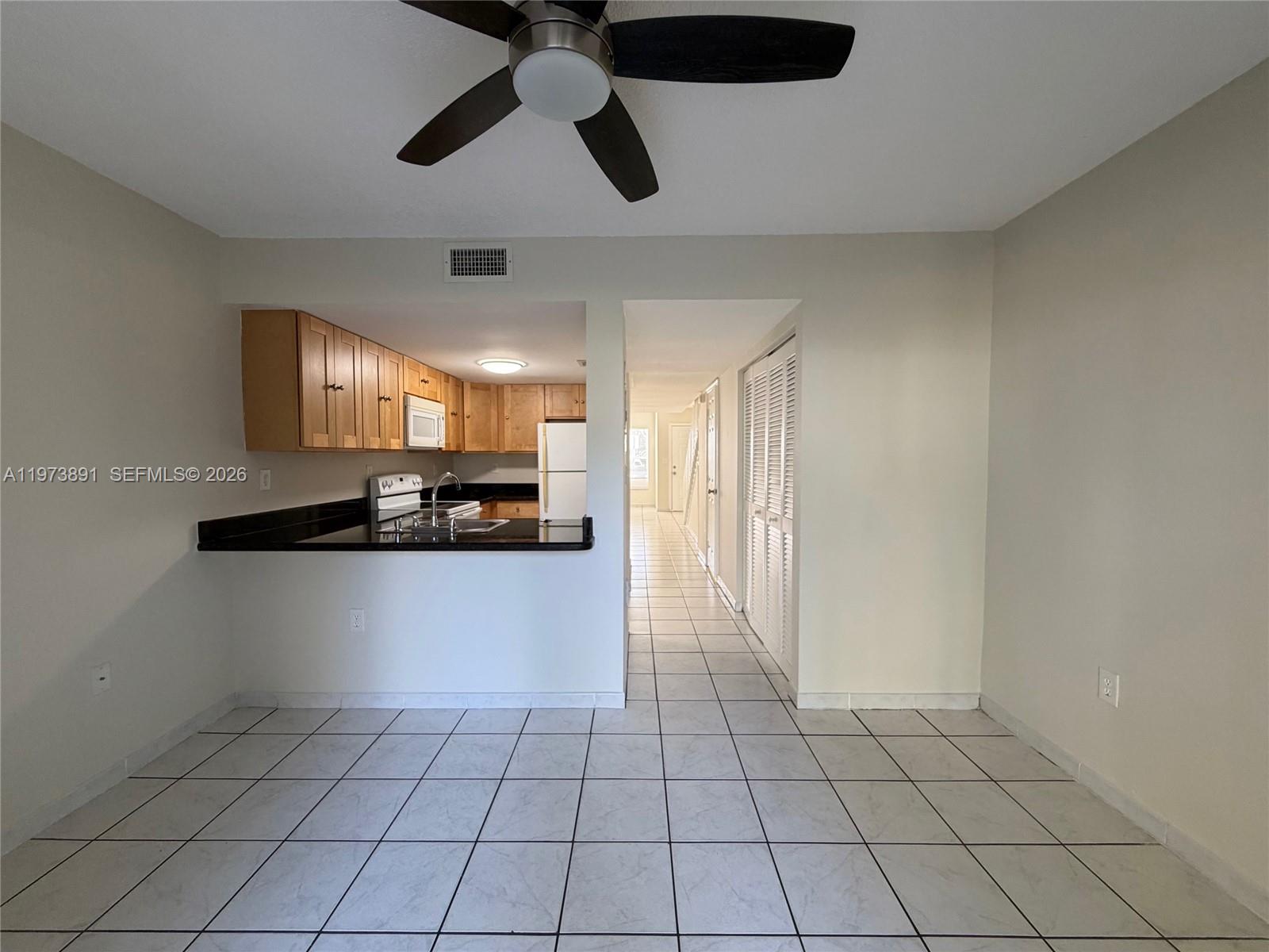 THE OAKVIEW CONDO NO 5 - Residential Lease