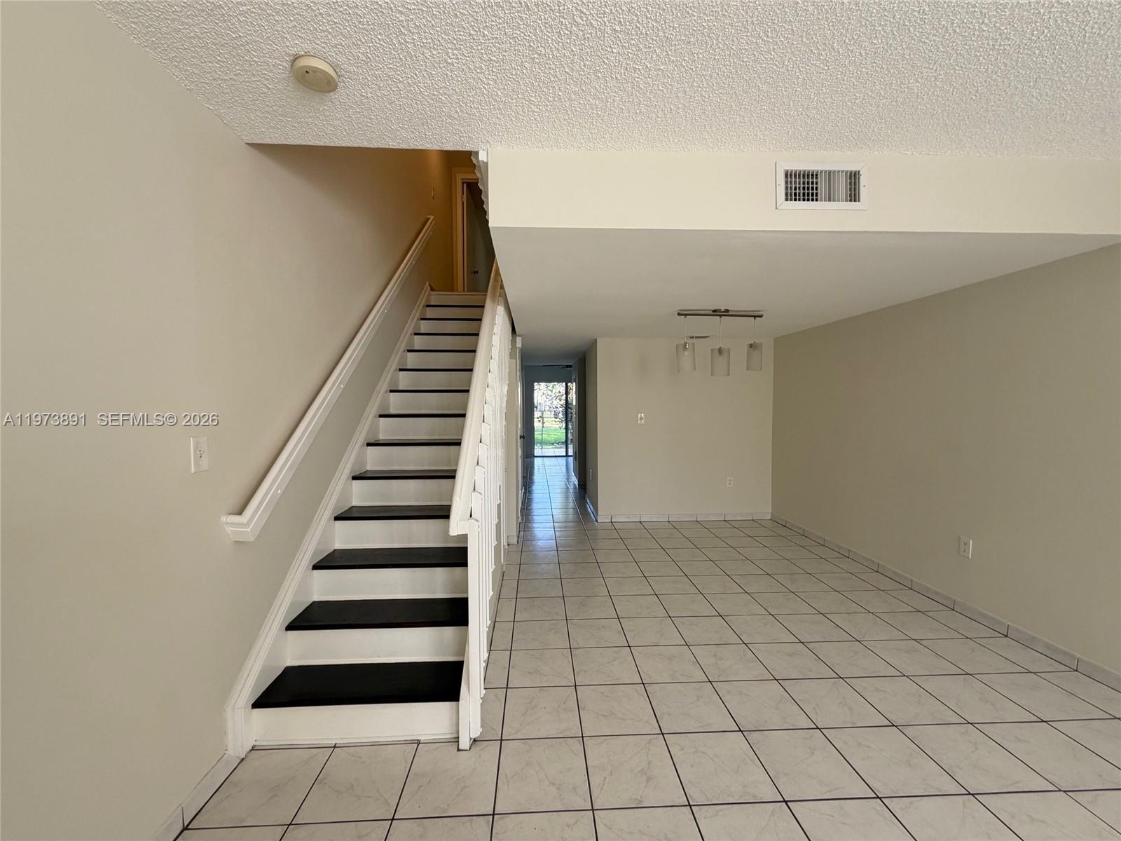 THE OAKVIEW CONDO NO 5 - Residential Lease