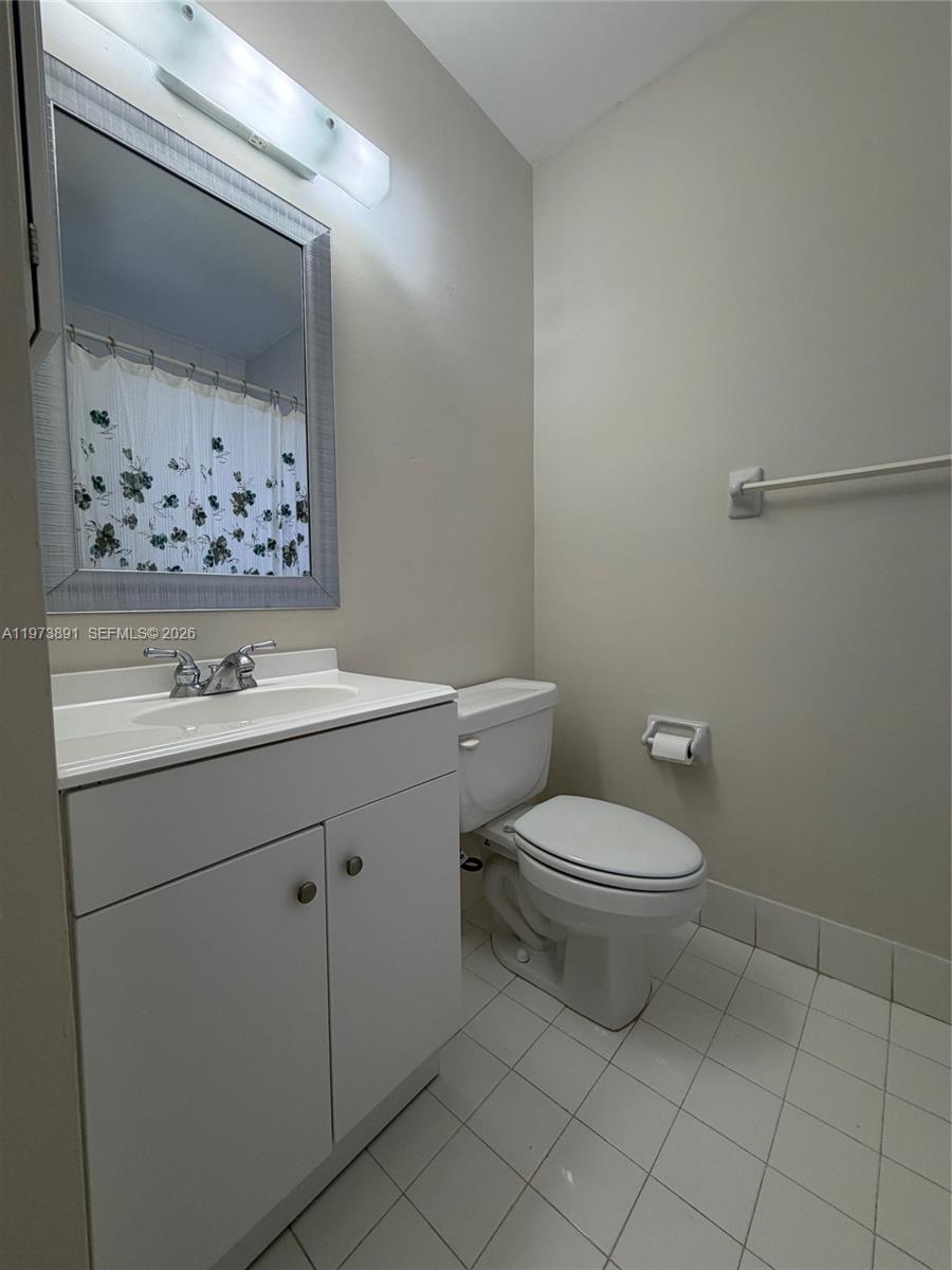 THE OAKVIEW CONDO NO 5 - Residential Lease