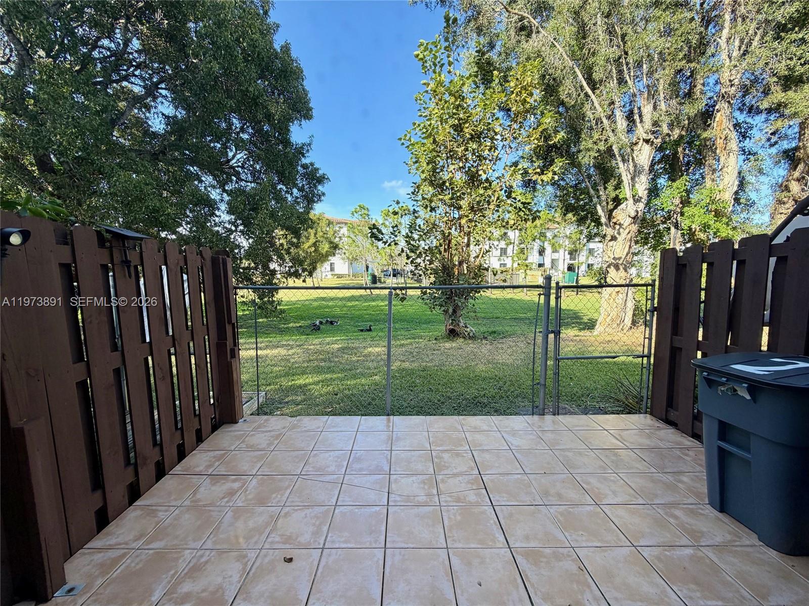 THE OAKVIEW CONDO NO 5 - Residential Lease