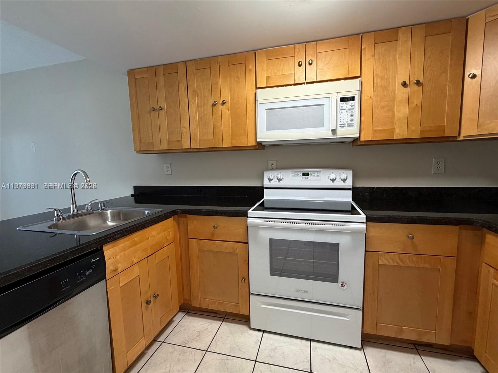 THE OAKVIEW CONDO NO 5 - Residential Lease