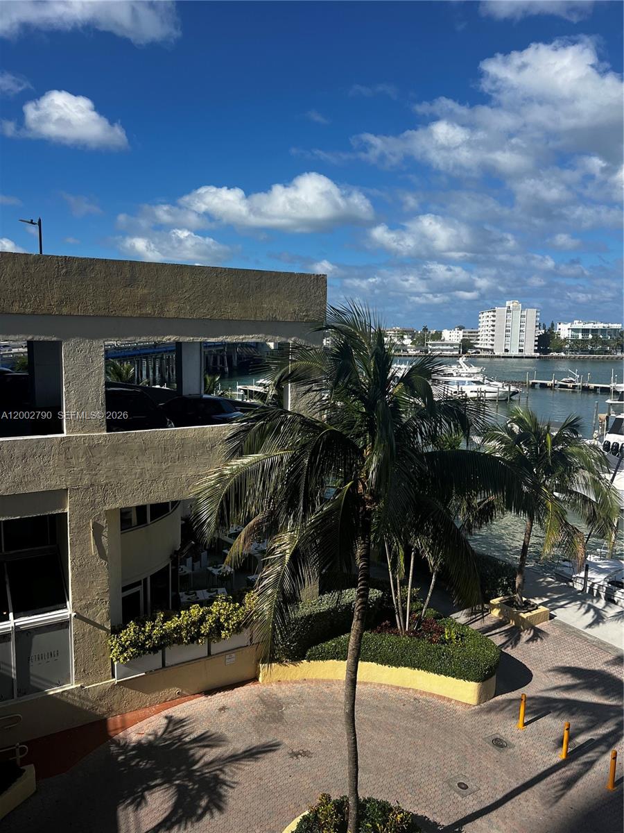 THE GRANDVIEW PALACE COND - Residential Lease