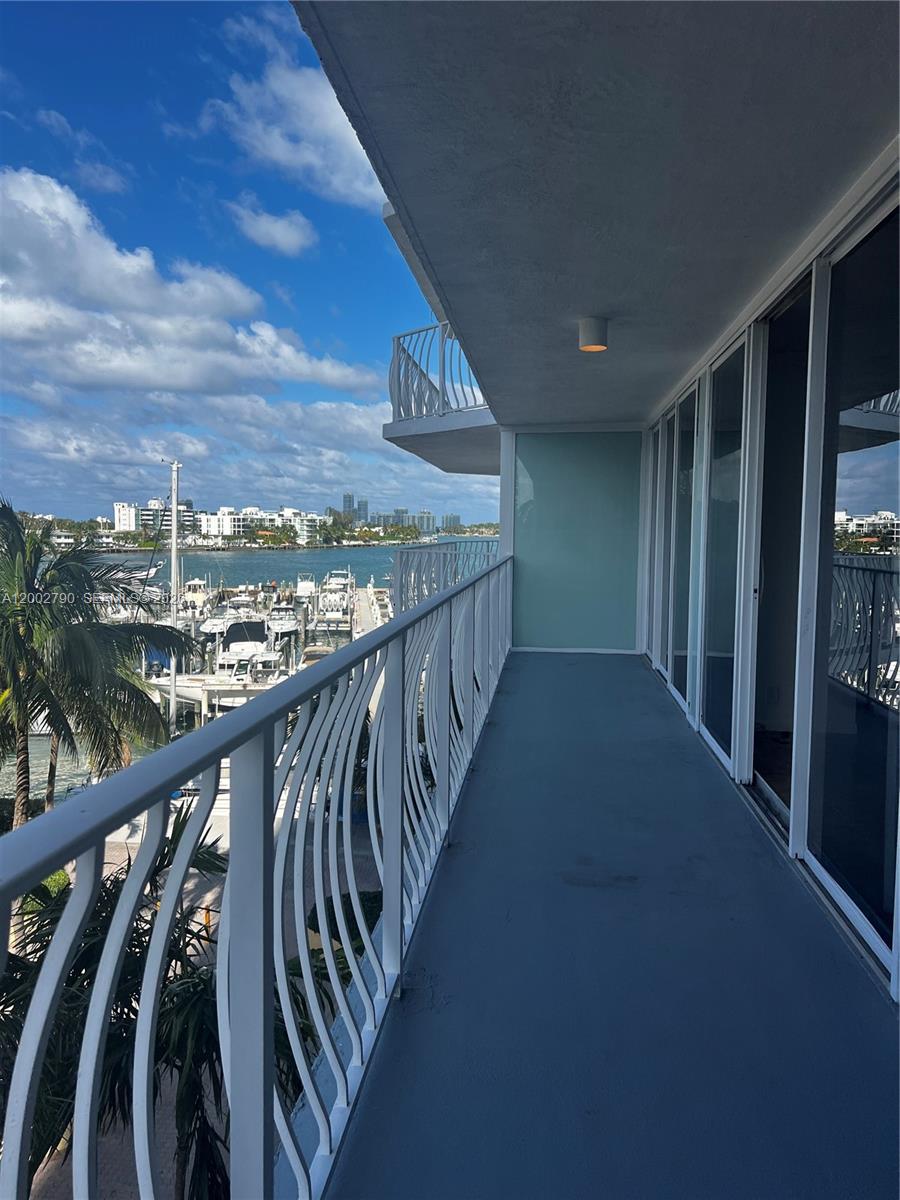 THE GRANDVIEW PALACE COND - Residential Lease