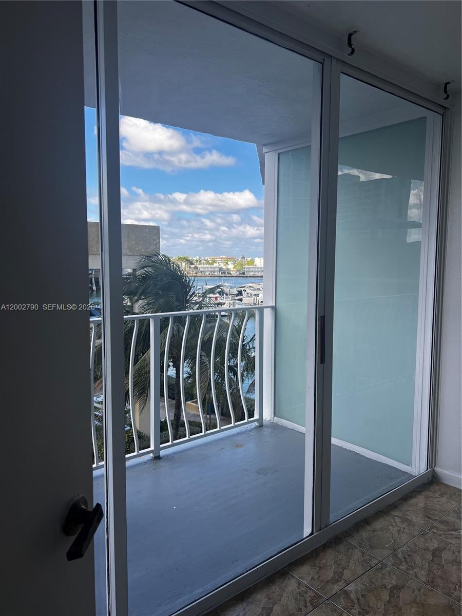 THE GRANDVIEW PALACE COND - Residential Lease