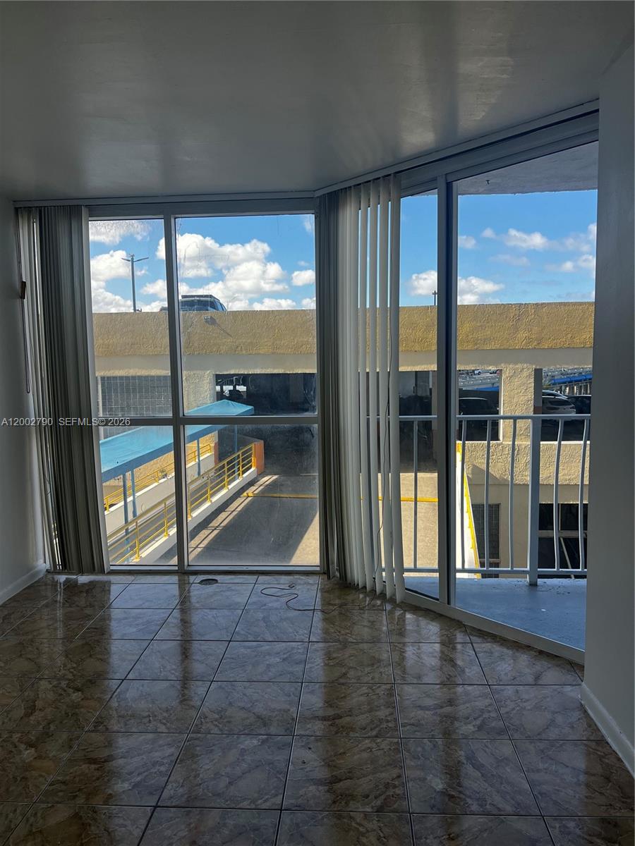 THE GRANDVIEW PALACE COND - Residential Lease