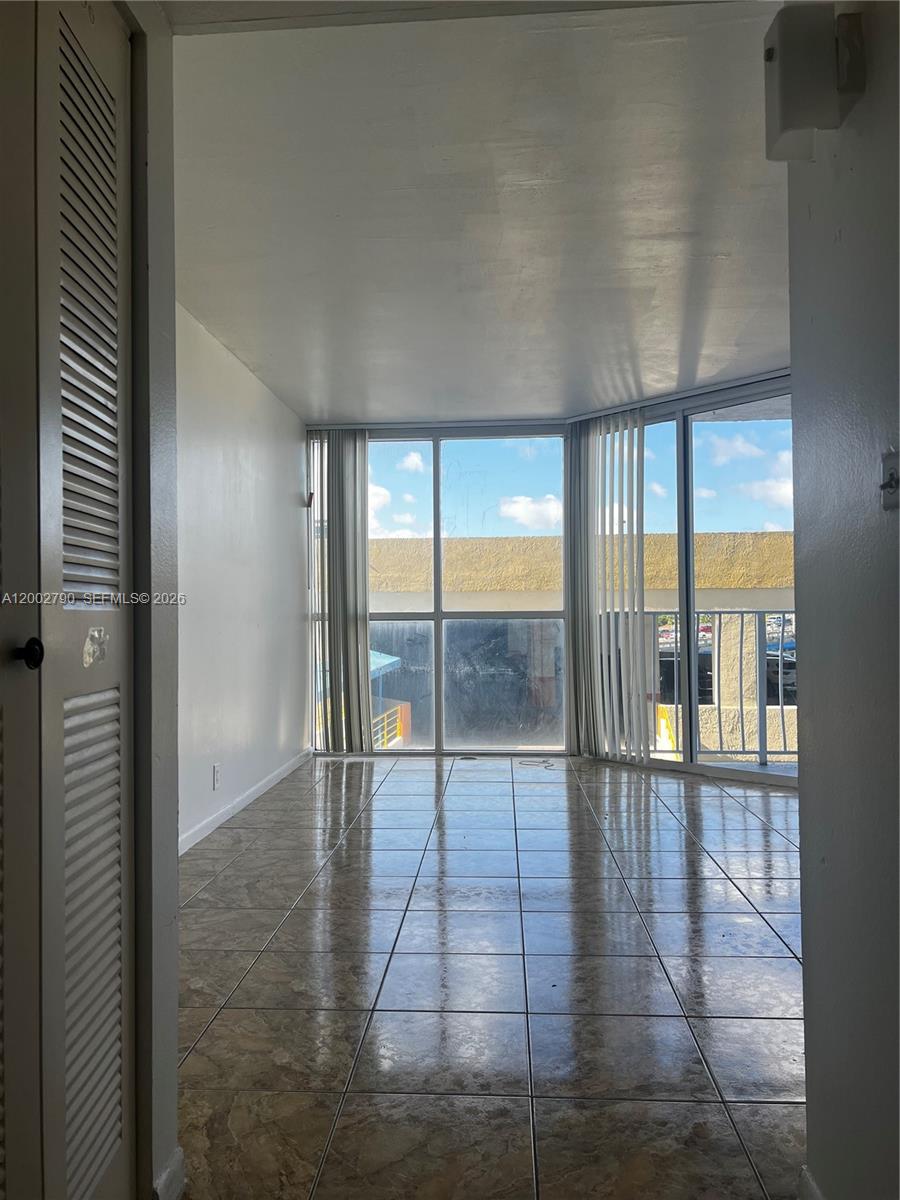 THE GRANDVIEW PALACE COND - Residential Lease