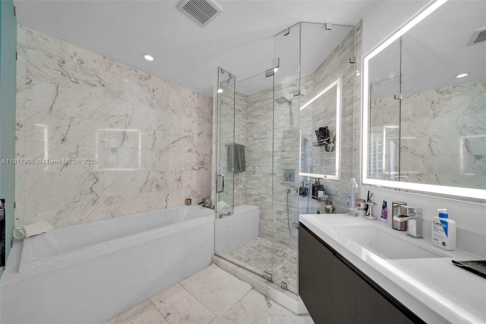 PARAMOUNT MIAMI WORLDCENT - Residential