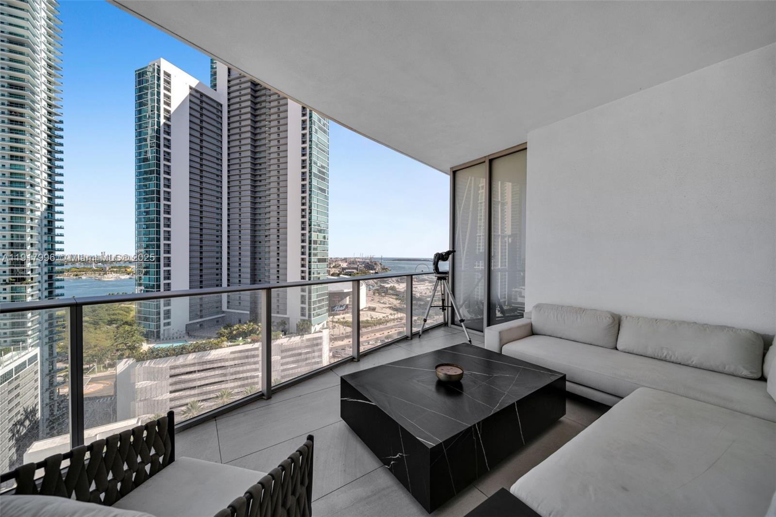 PARAMOUNT MIAMI WORLDCENT - Residential
