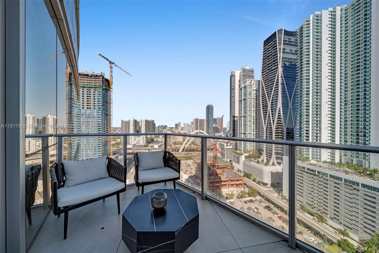 PARAMOUNT MIAMI WORLDCENT - Residential