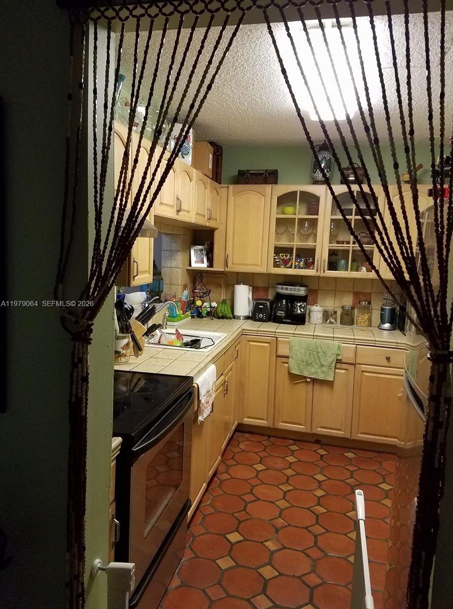 HORIZONS WEST CONDO #3 - Residential Lease