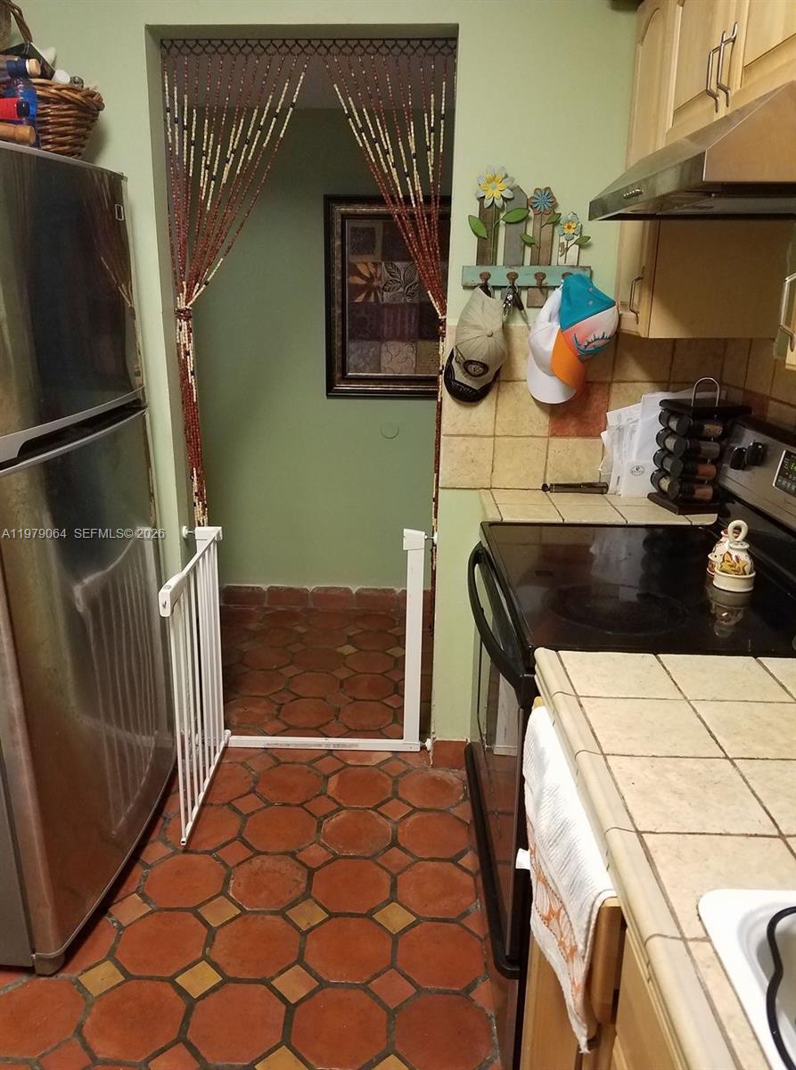 HORIZONS WEST CONDO #3 - Residential Lease